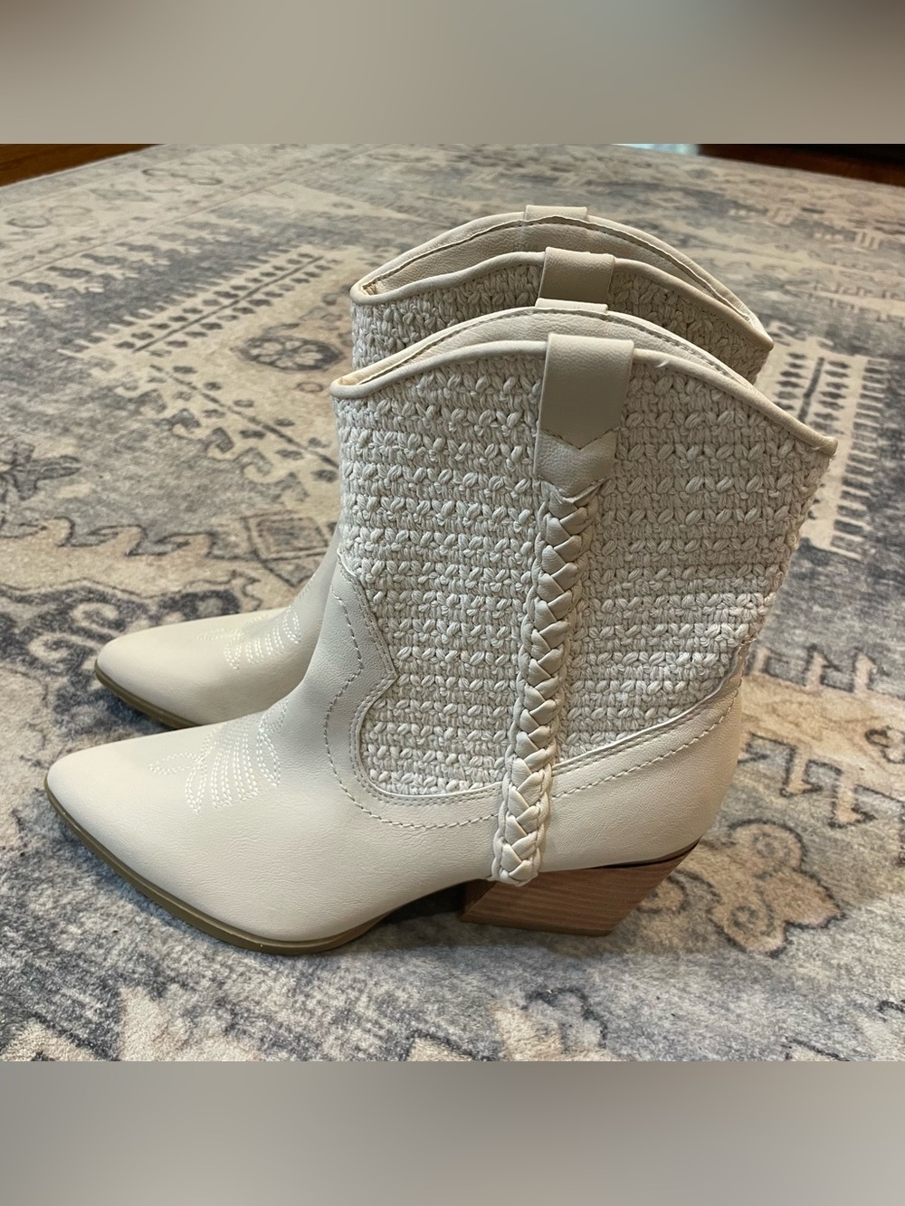 NWT Dolce Vita Cream Short Cowboy Boots